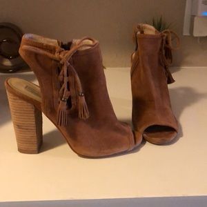 Chinese Laundry-Kristin Cavallari collection.